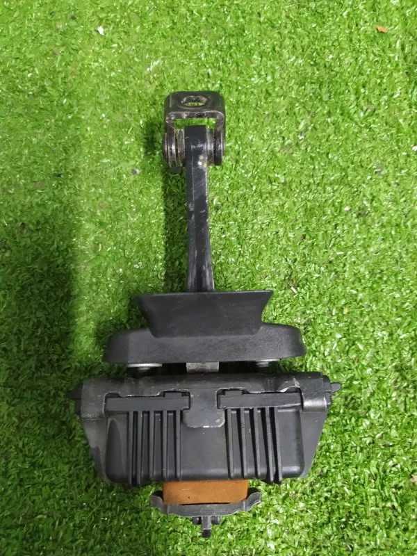 Ограничитель двери