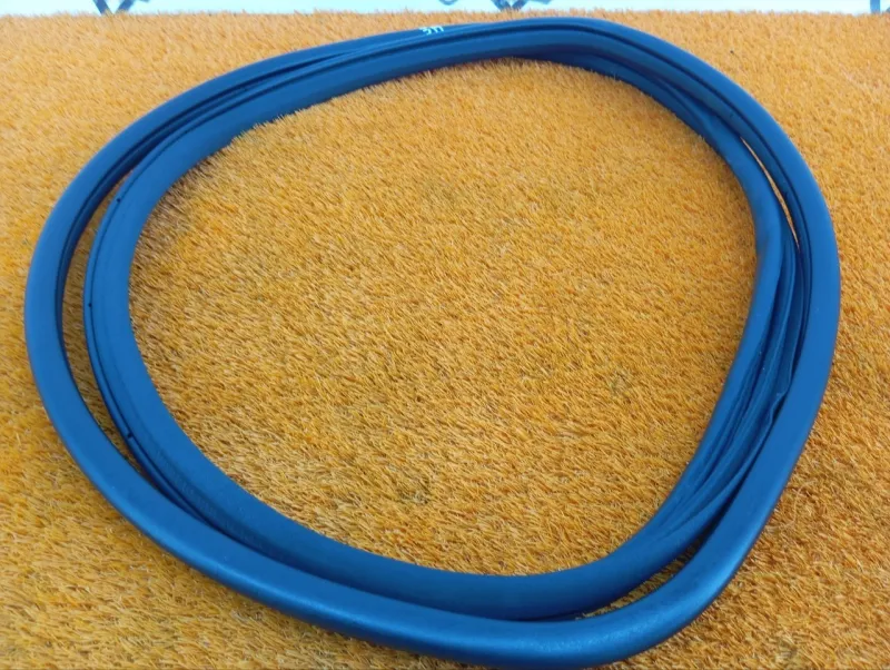 Уплотнитель проема двери