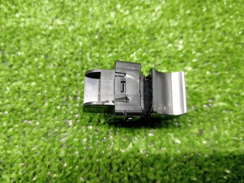 Кнопка стеклоподъемника