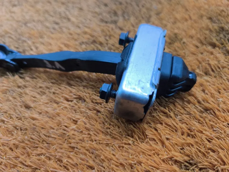 Ограничитель двери