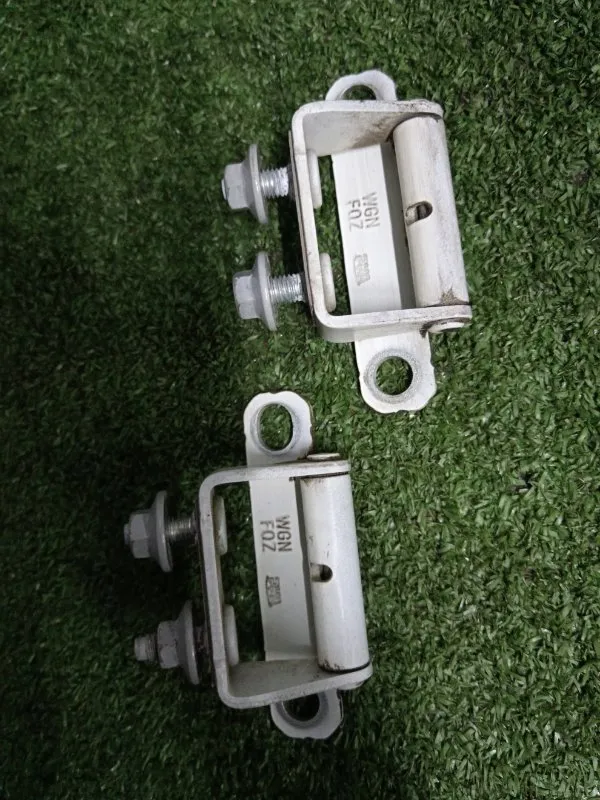 Петля двери багажника