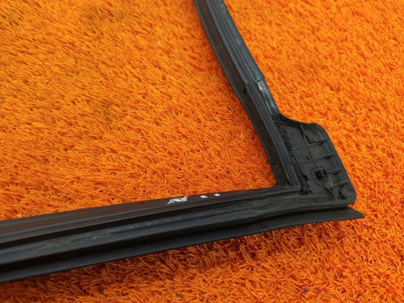 Уплотнитель двери