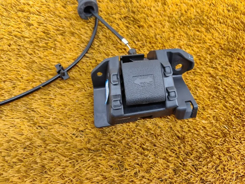 Ручка открывания капота