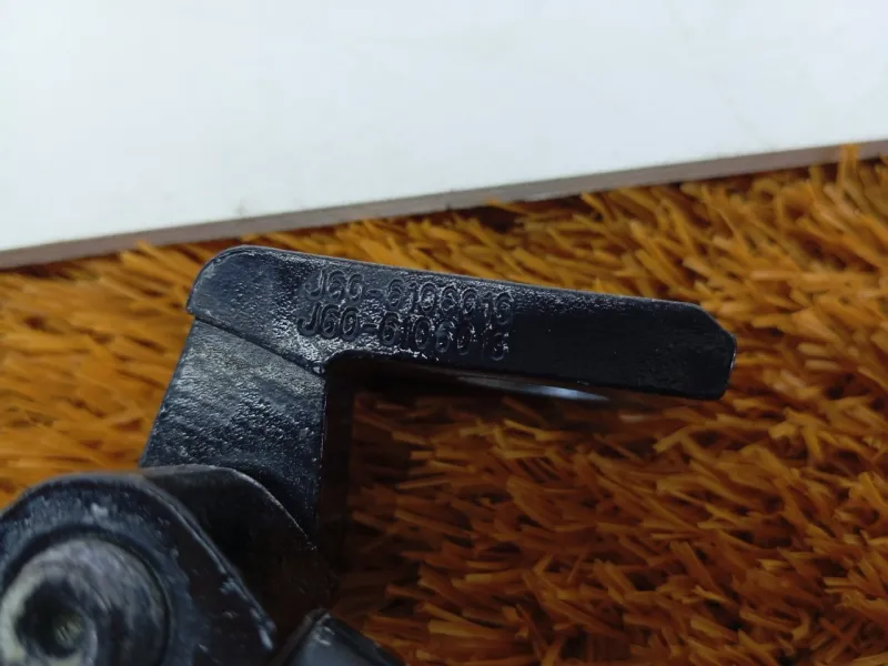 Петля двери