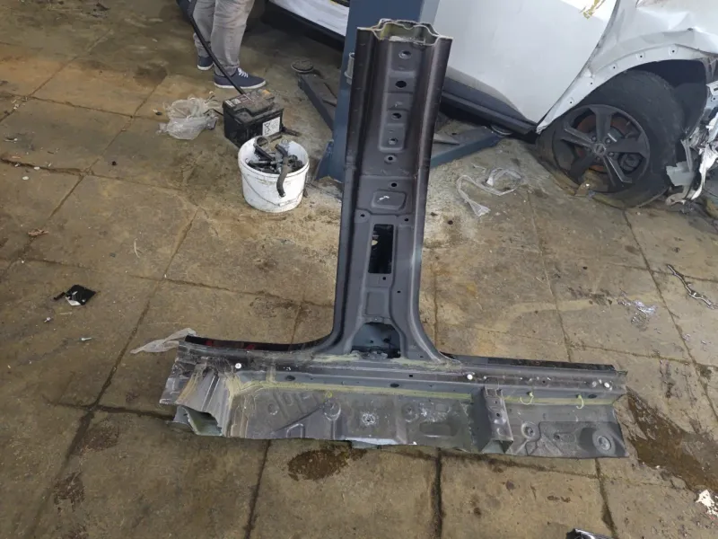 Порог с центральной стойкой