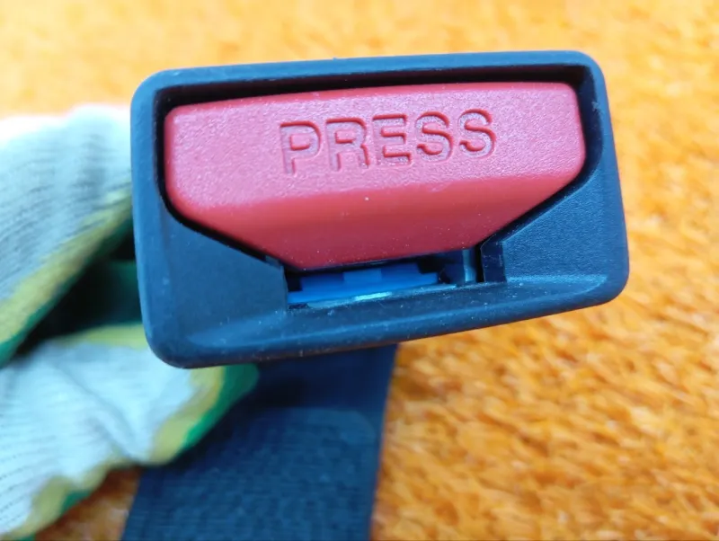 Ответная часть ремня безопасности