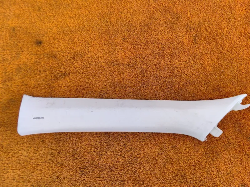 Накладка стойки лобового стекла