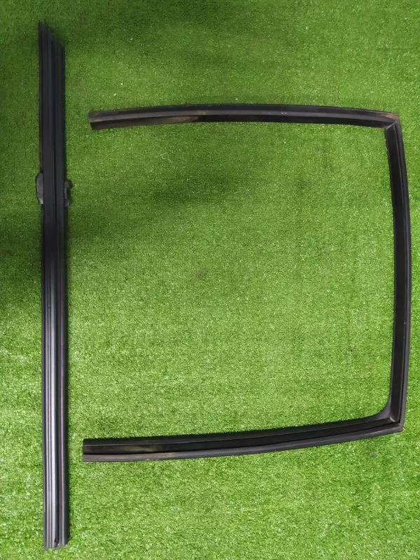 Уплотнитель стекла двери