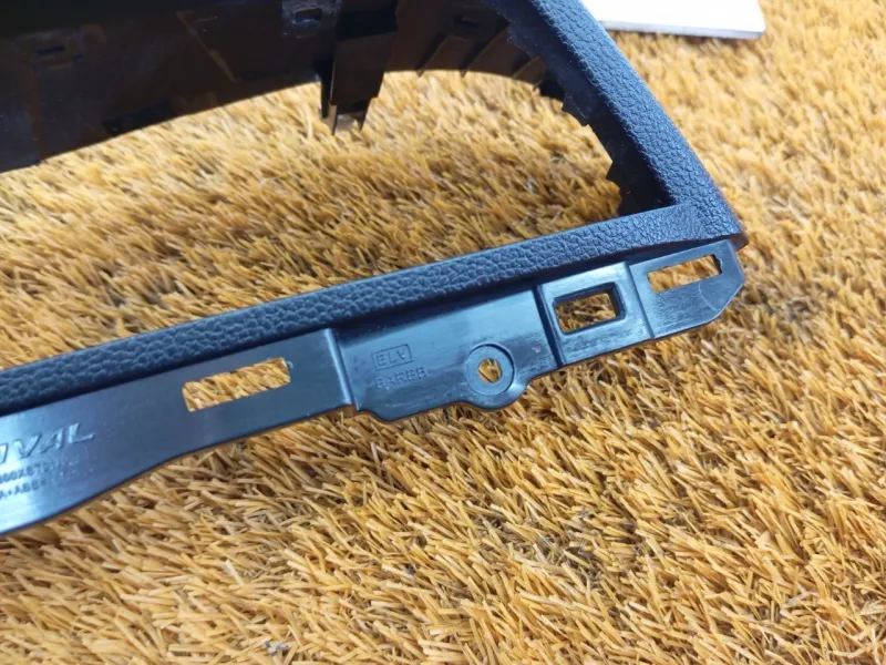 Декоративная накладка торпедо под дефлектор