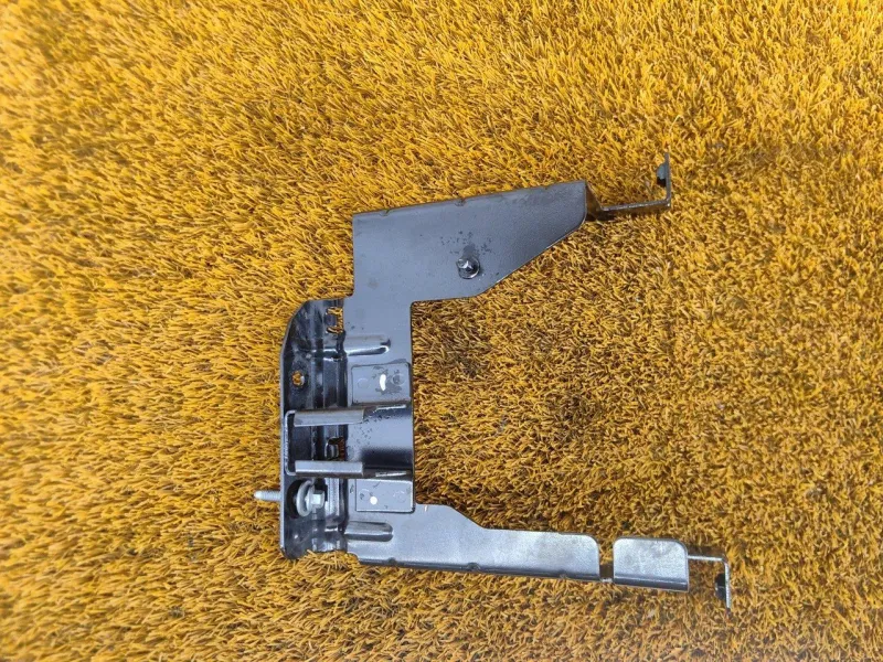 Крепление аккумулятора