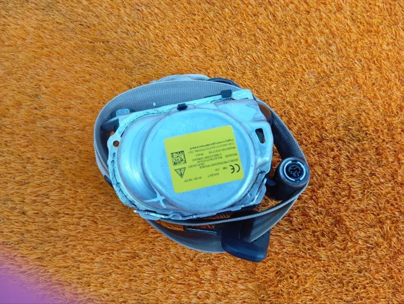 Ремень безопасности