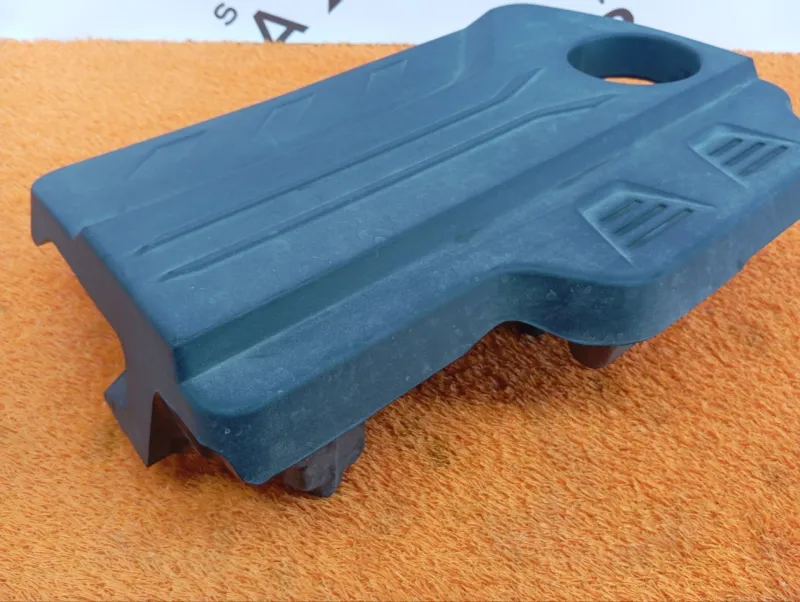 Декоративная крышка двигателя