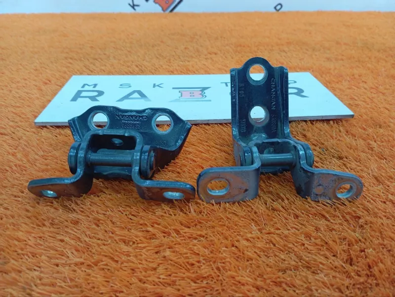 Петля двери