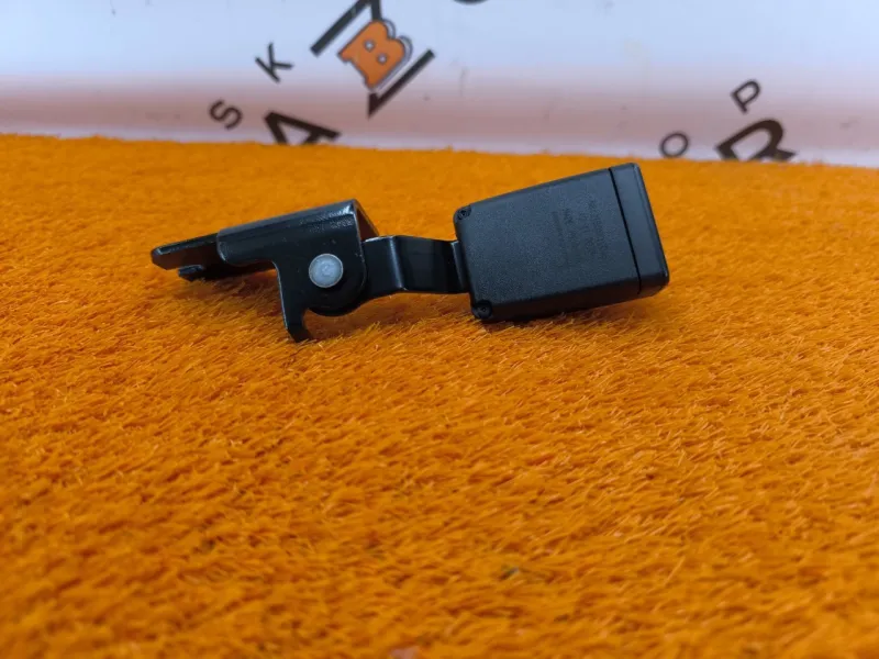 Ответная часть ремня безопасности