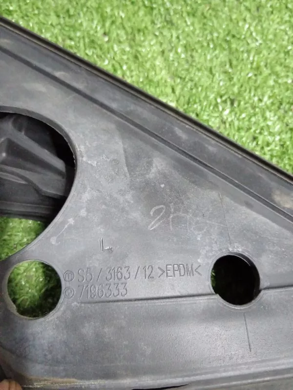 Уплотнительная резинка боковой двери