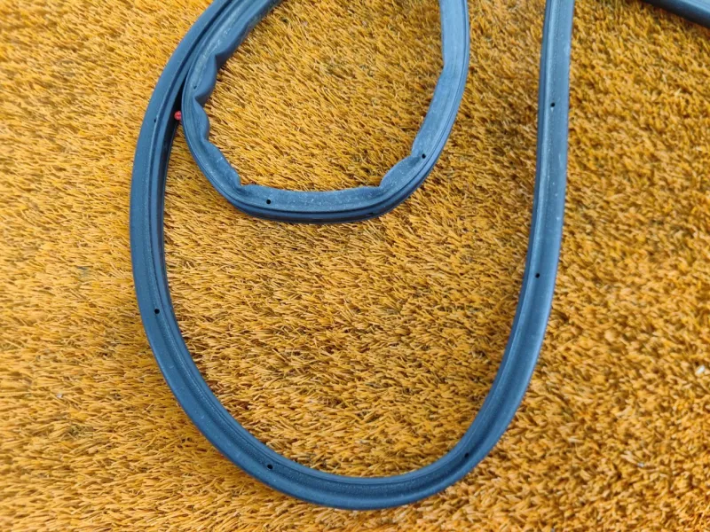 Уплотнитель двери