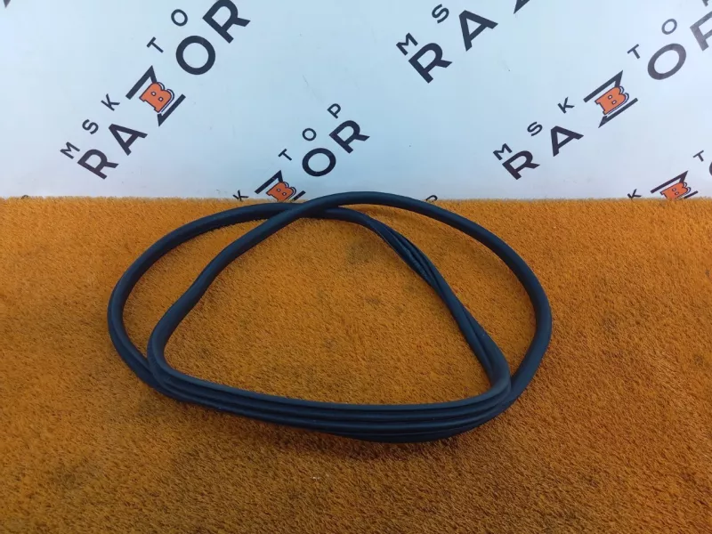 Уплотнитель проема двери