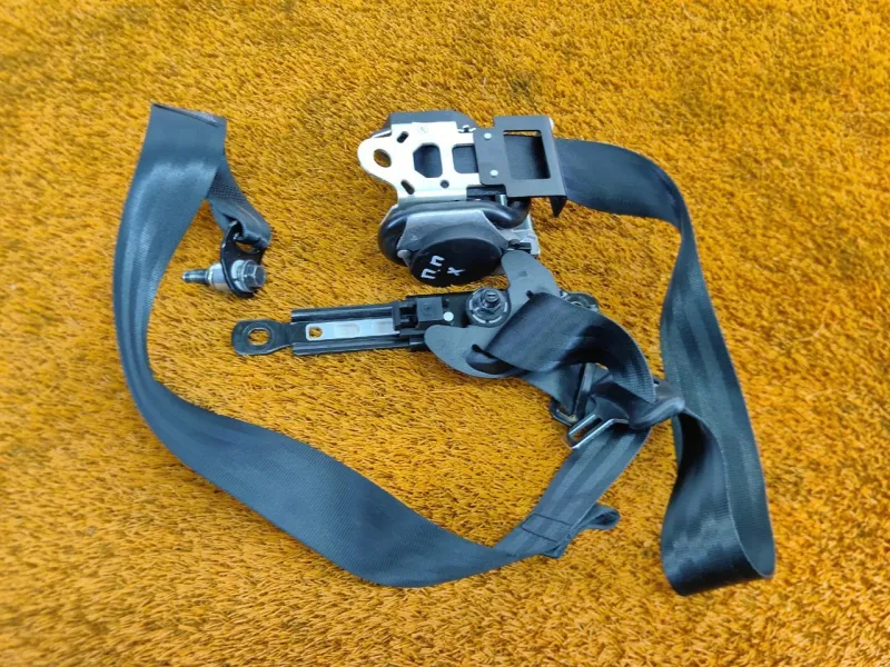 Ремень безопасности