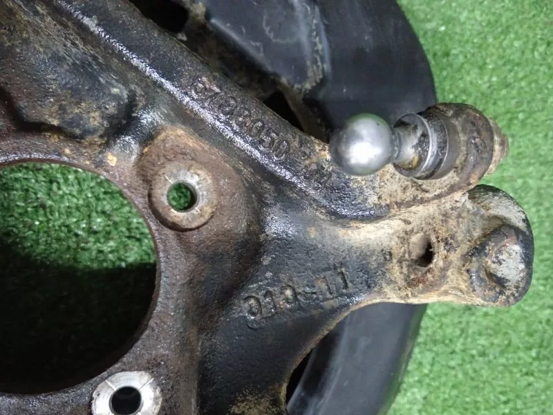 Кулак поворотный