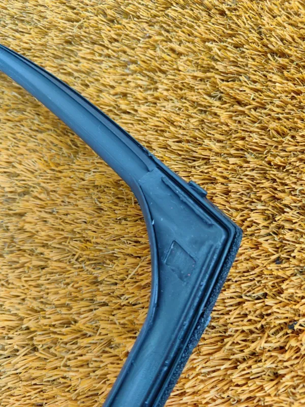 Уплотнитель стекла двери