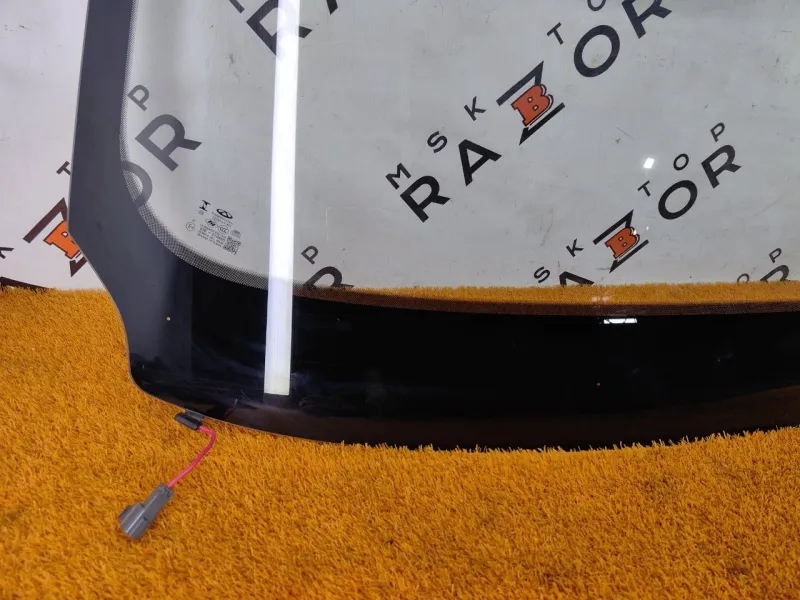 Стекло лобовое