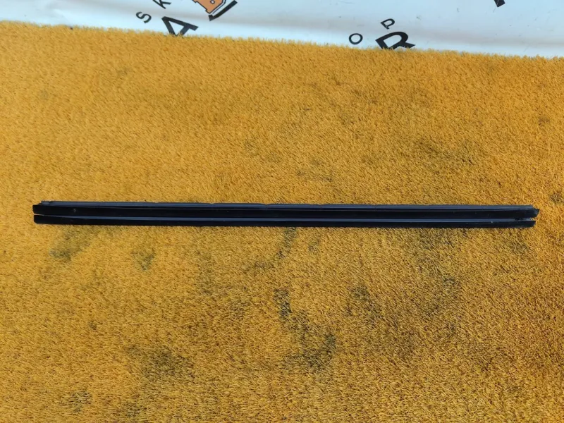 Уплотнитель стекла двери