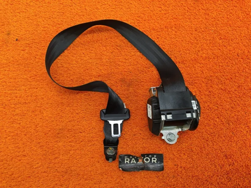 Ремень безопасности