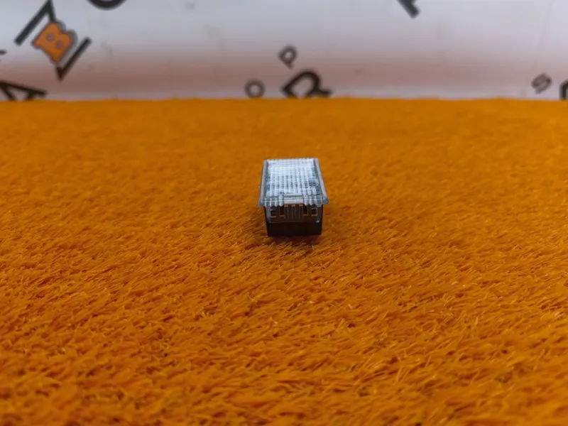 Плафон подсветки багажника