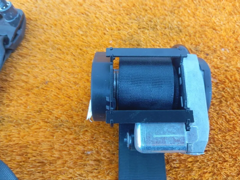 Ремень безопасности