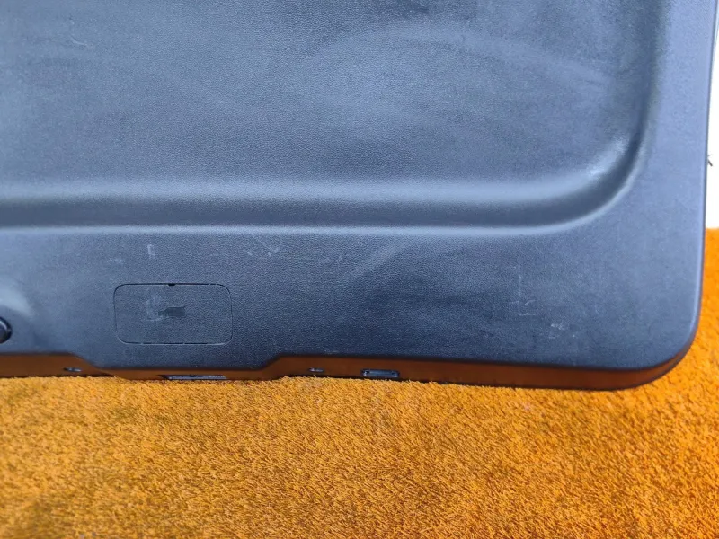 Обшивка крышки багажника