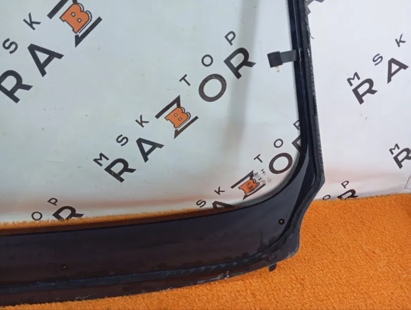 Стекло лобовое