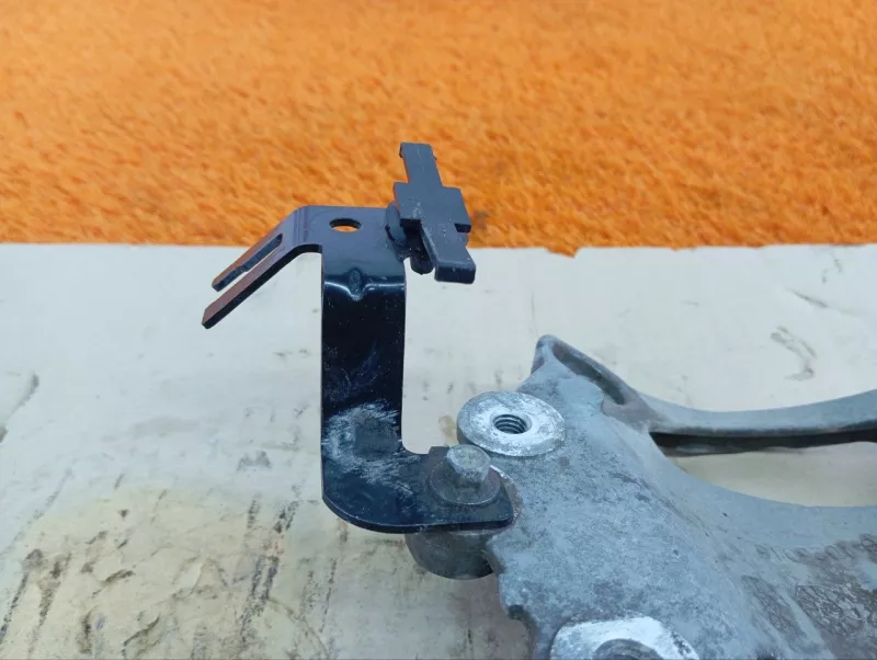 Кронштейн компрессора кондиционера