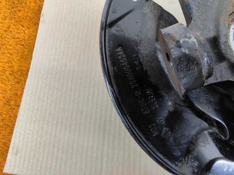 Кулак поворотный