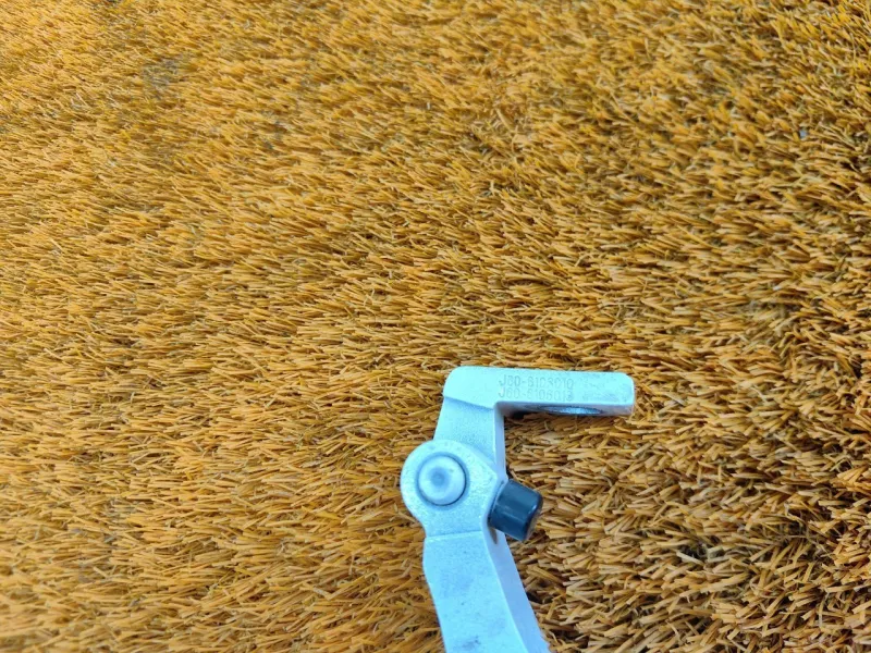 Петля двери