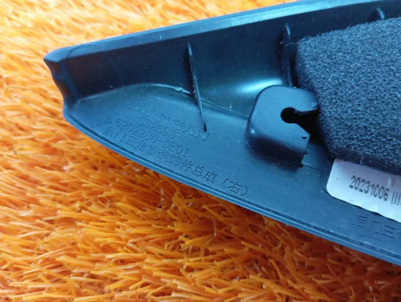 Уголок двери