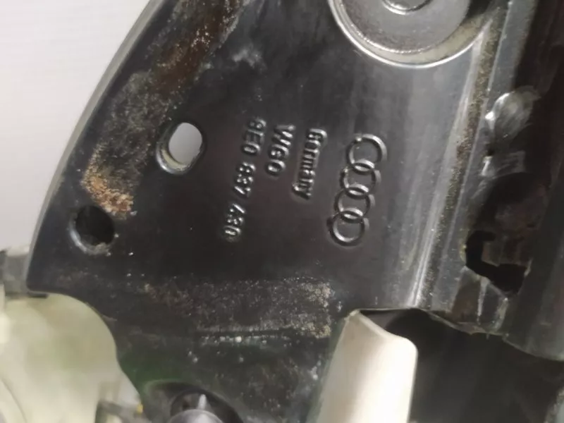 Дверь Audi A4 2005 8E0831052J B7, передняя правая