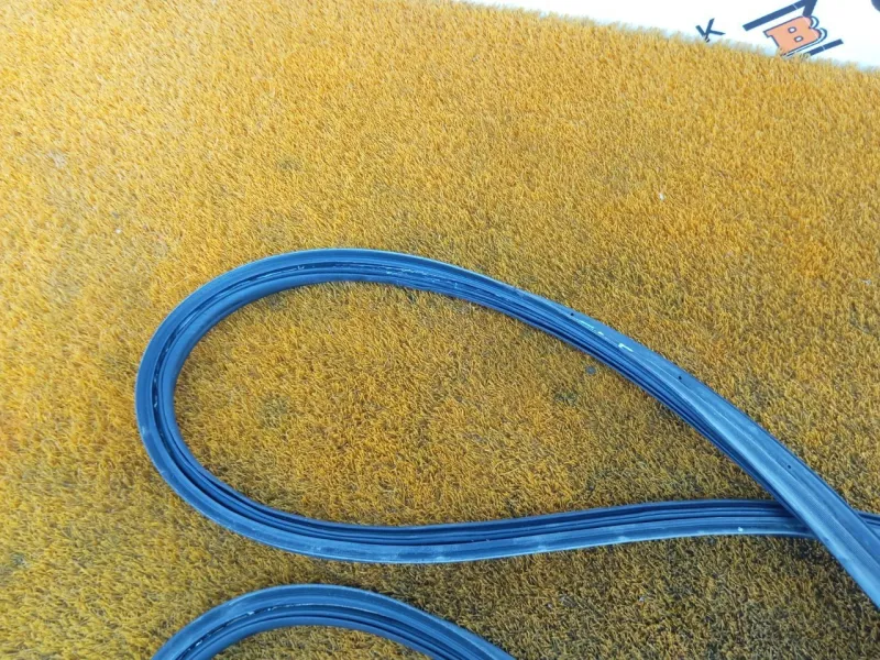 Уплотнитель багажника