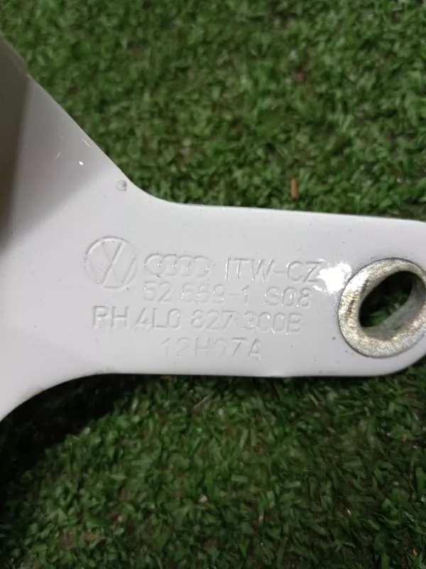 Петля двери багажника