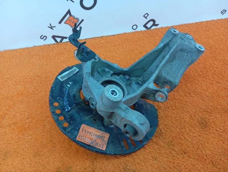 Кулак поворотный