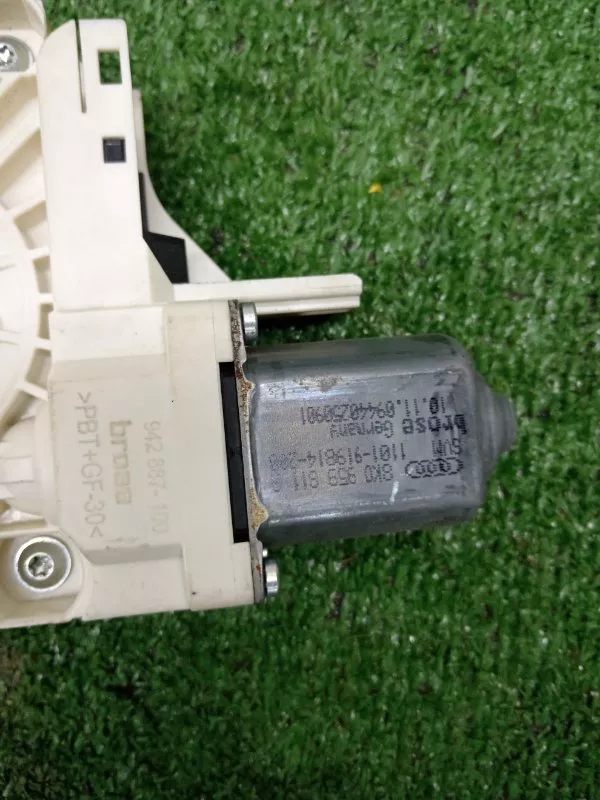 Стеклоподъемник Audi A4 2009 8K0839461 B8, задний левый