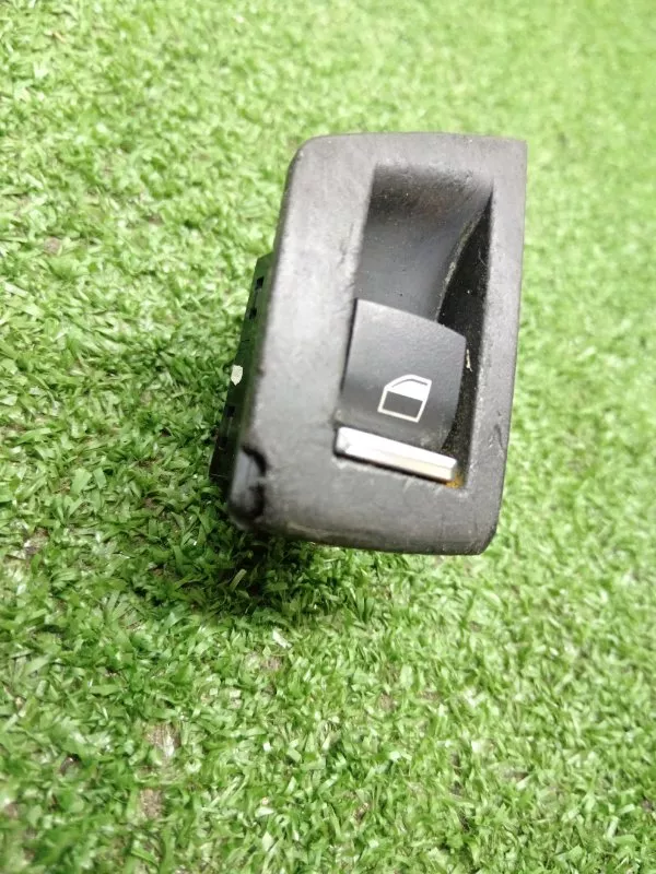 Кнопка стеклоподъемника