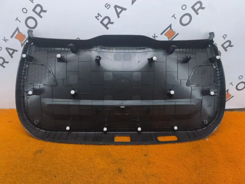 Обшивка двери багажника