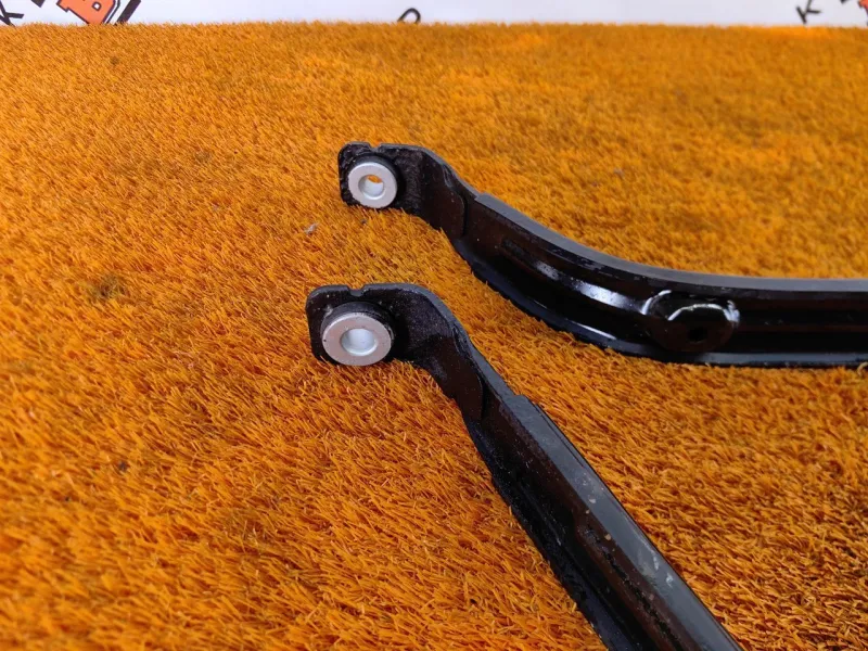 Крепление топливного бака