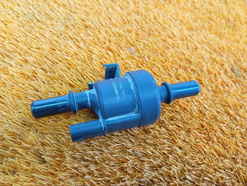 Клапан вентиляции топливного бака