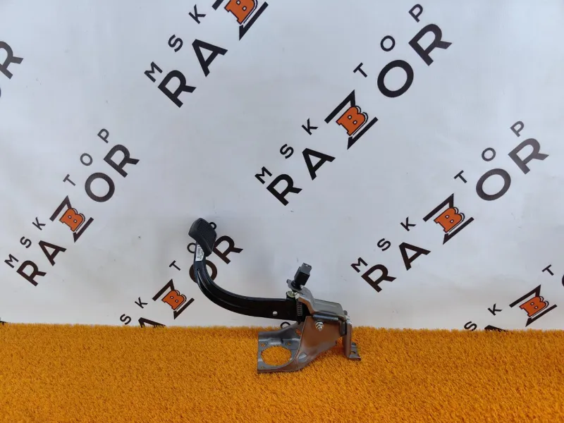 Педаль тормоза