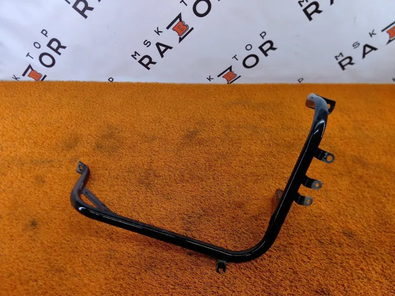 Крепление топливного бака