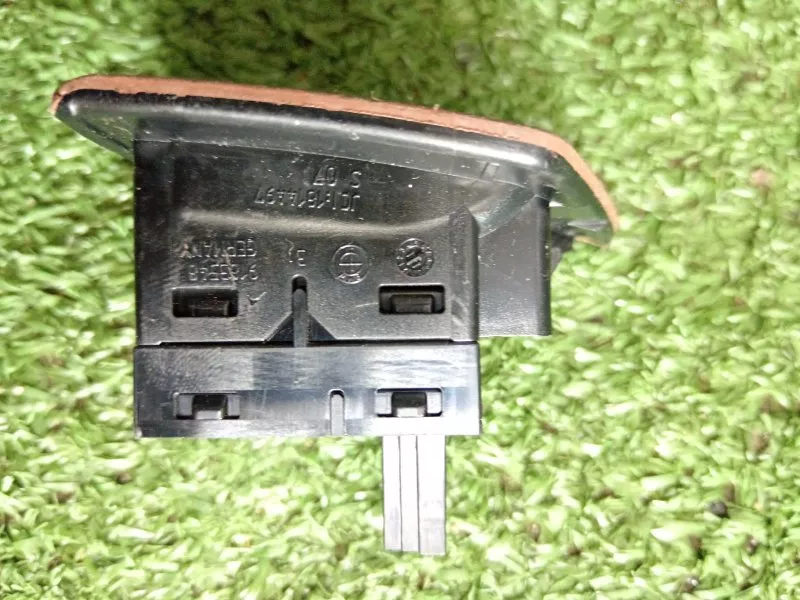 Кнопка стеклоподъемника