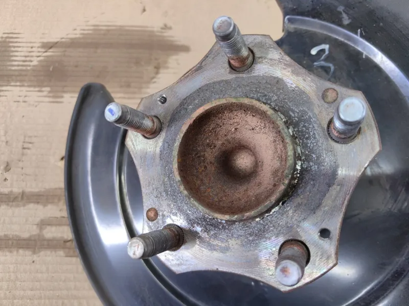 Кулак поворотный