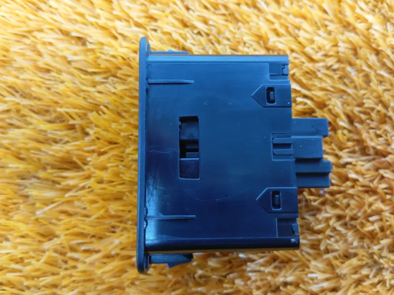 Кнопка обогрева сидений