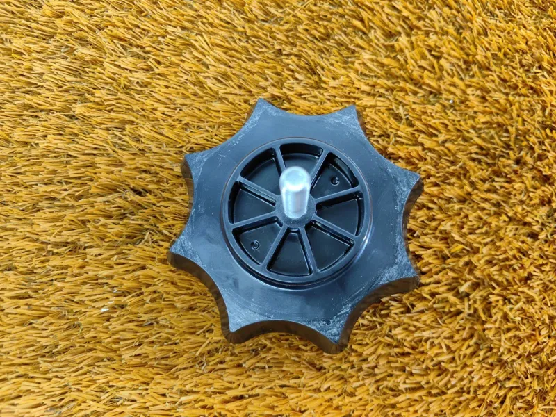 Болт крепления запасного колеса